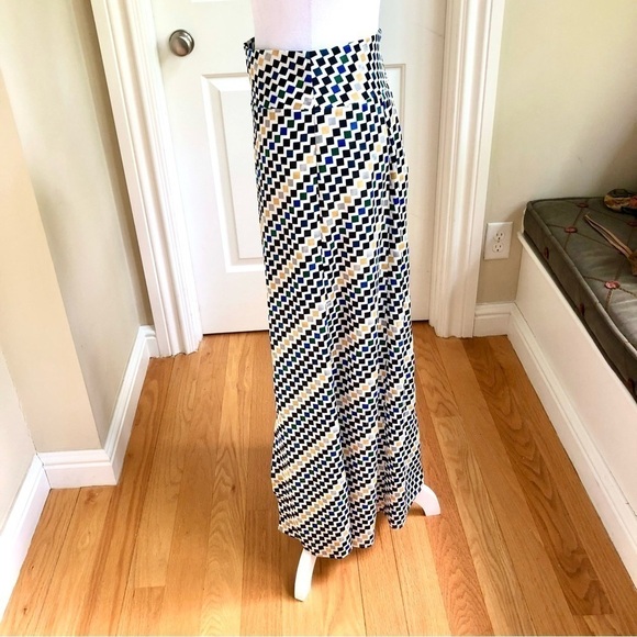DKNY Skirt Maxi Multi Colored Geometric Pattern & Two Front Slits (~M, 31") - Picture 3 of 7